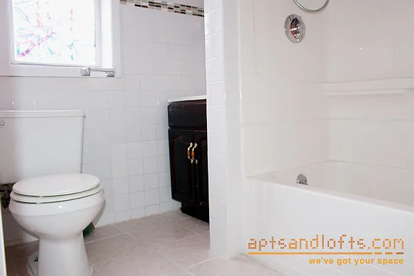 Rented by aptsandlofts.com | media 8