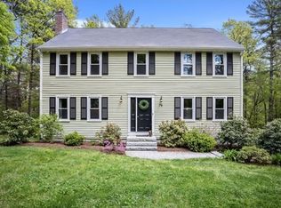 76 Lakeview Rd, Foxboro, MA 02035