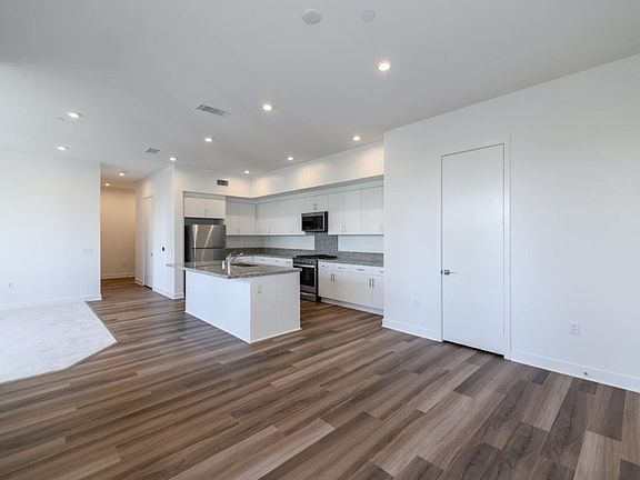 4th image of 1522 S Urbana St #1522