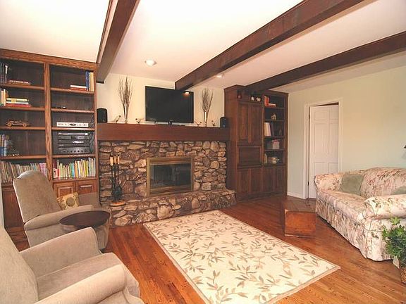 5th image of 308 Patricia Ln