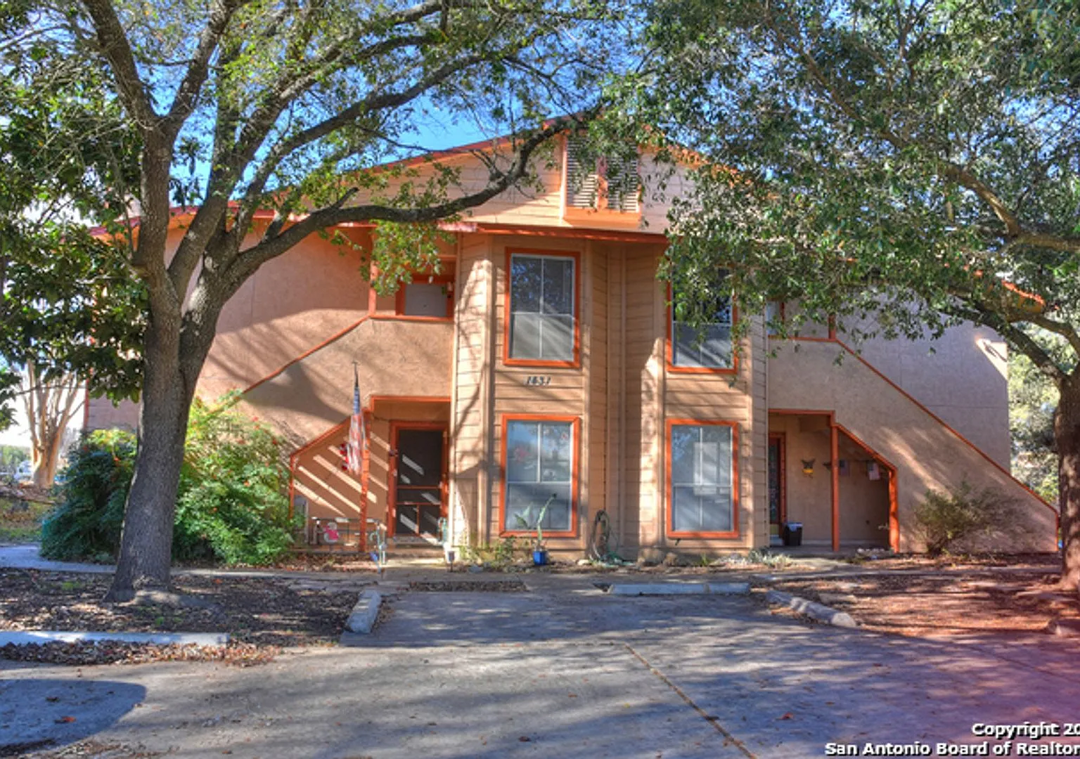 2 Bedroom/2 Bath Condo San Pedro Hills Subdivsion — Photo 1