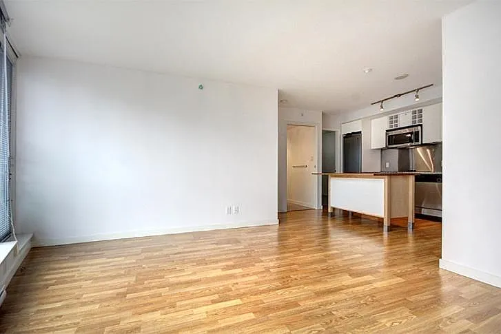 233 Robson St #2710 — Photo 6