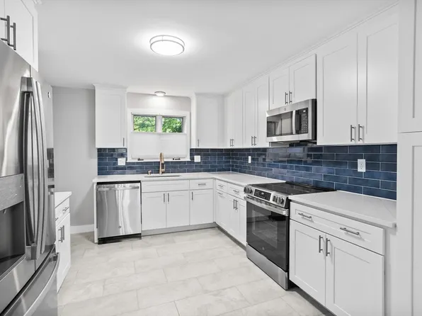 26 Manning Rd, Chelmsford, MA 01824