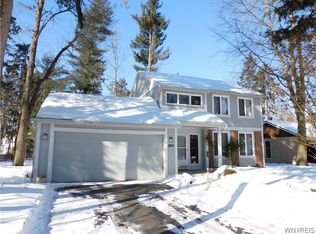 301 Bramblewood Ln, East Amherst, NY 14051
