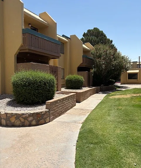 La Estancia Apartments — Photo 18