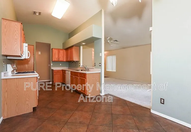 1644 W Geronimo St — Photo 10