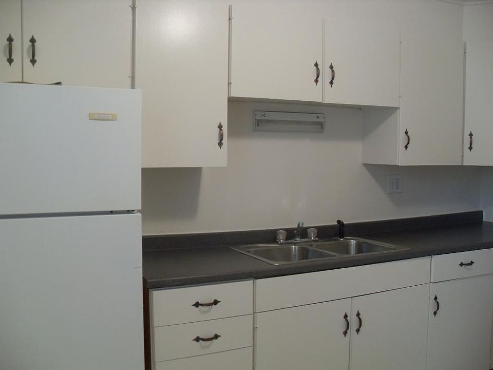 2nd image of 609 Winston Ct APT 4