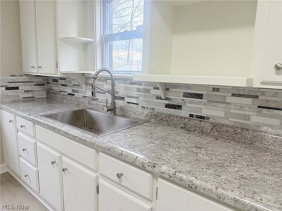 2nd image of 138 Roslyn Dr