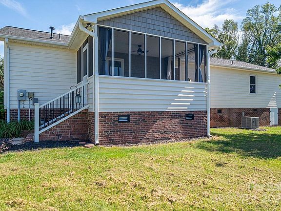 4th image of 217 Tyler Dr