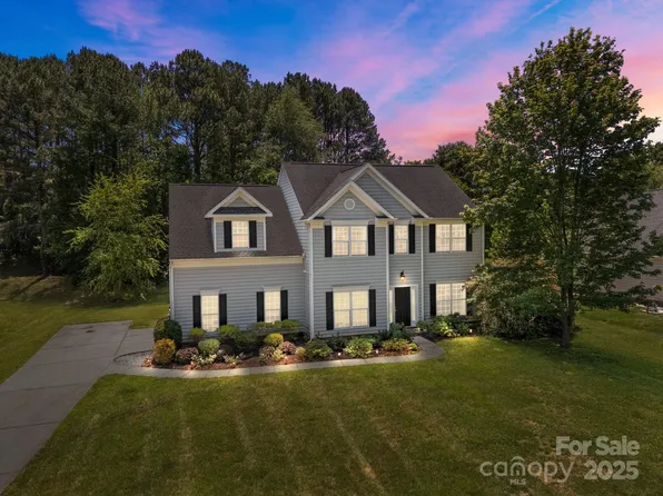 148 Spring Grove Dr, Mooresville, NC 28117