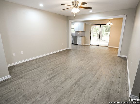 4th image of 111 Bramblewood Cir