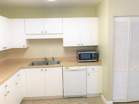3rd image of 809 Hope Ave