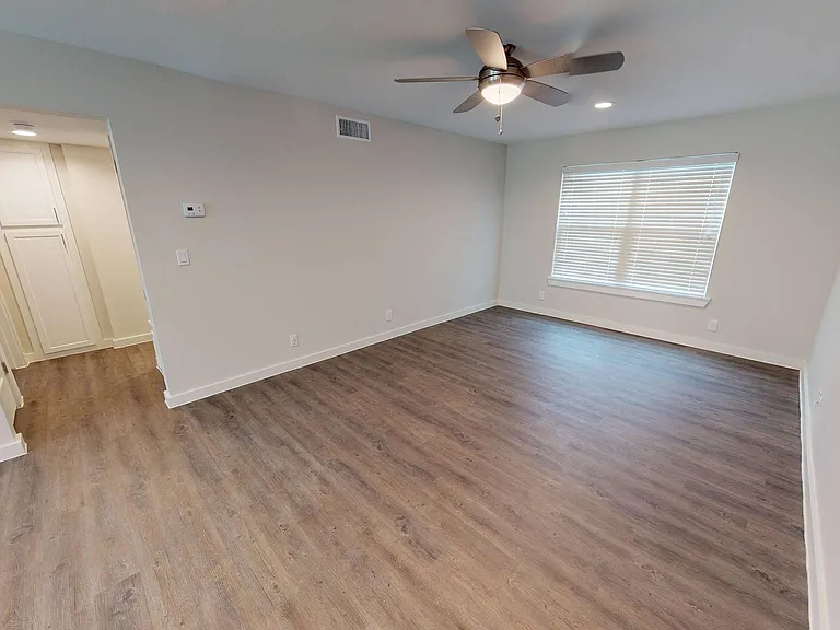Treemont Apartments — Photo 24