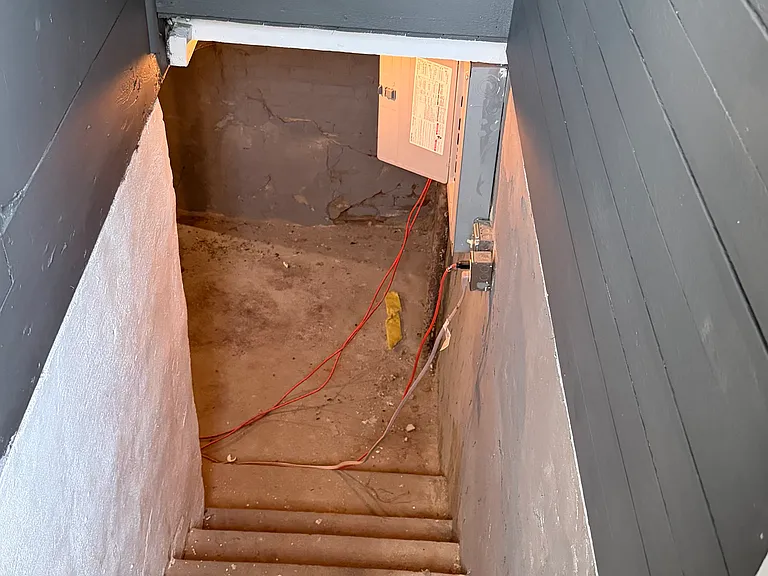1300 N Burlington Ave — Photo 17