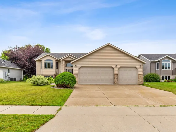 2729 Parkview Dr S, Fargo, ND 58103