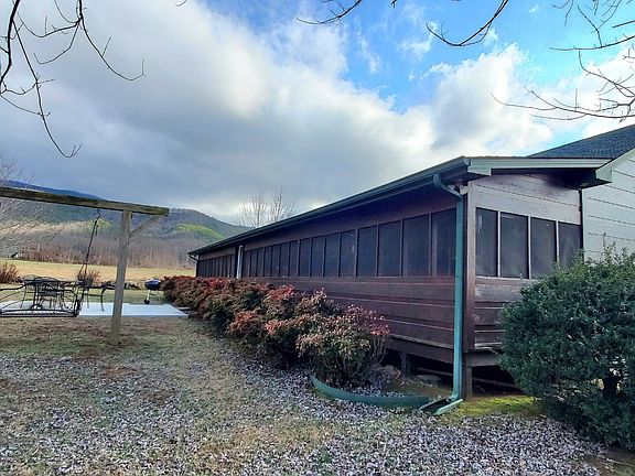 2nd image of 3621 Huskey Ln