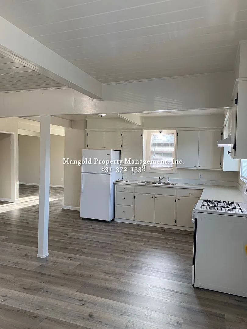Inviting 4 Bed/2 Bath Home with Spacious Backyard — Photo 3