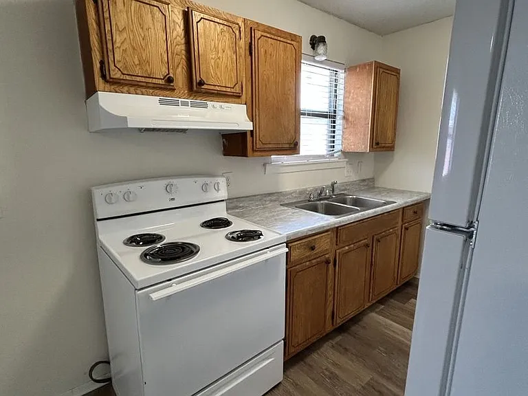 106 W Hudson St — Photo 3