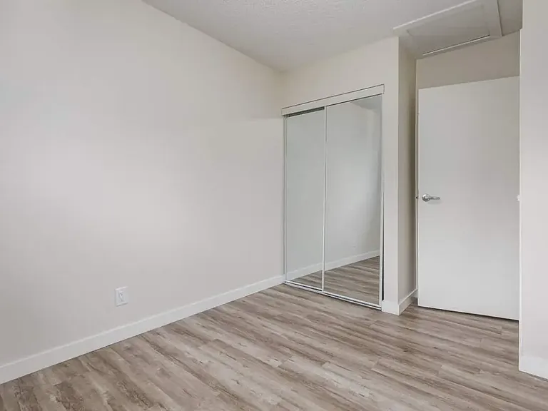602 Laurier St W — Photo 17