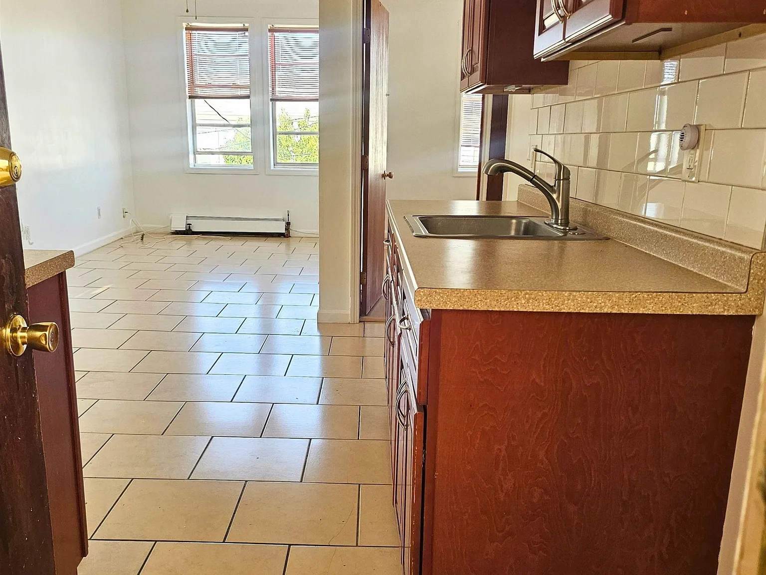 2 bed, 1.0 bath, $2,000 — Photo 2