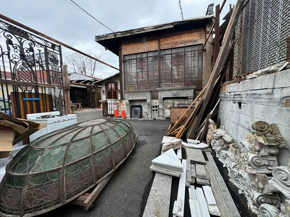 248 Beacon Avenue image 6 of 26