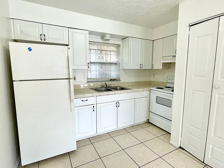 2113 W Cypress St — Photo 3