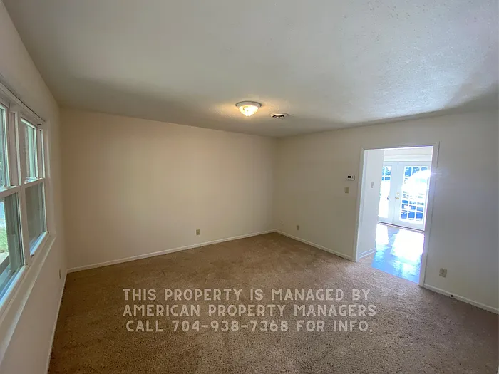 2 bed, 1.5 bath, 997 sqft, $1,095 — Photo 2