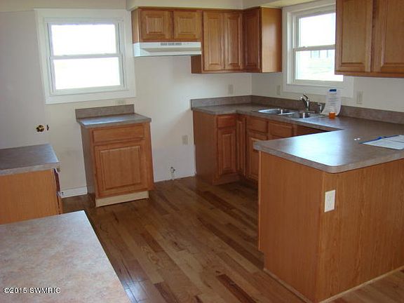3rd image of 70 Mason Ave S