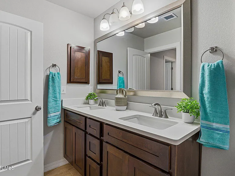 7509 Enchanted Park Dr — Photo 44
