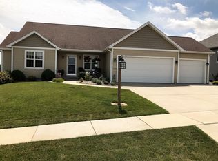 118 Vista Cir, Columbus, WI 53925