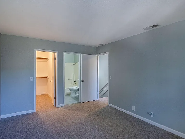 2412 Village Grn — Photo 14