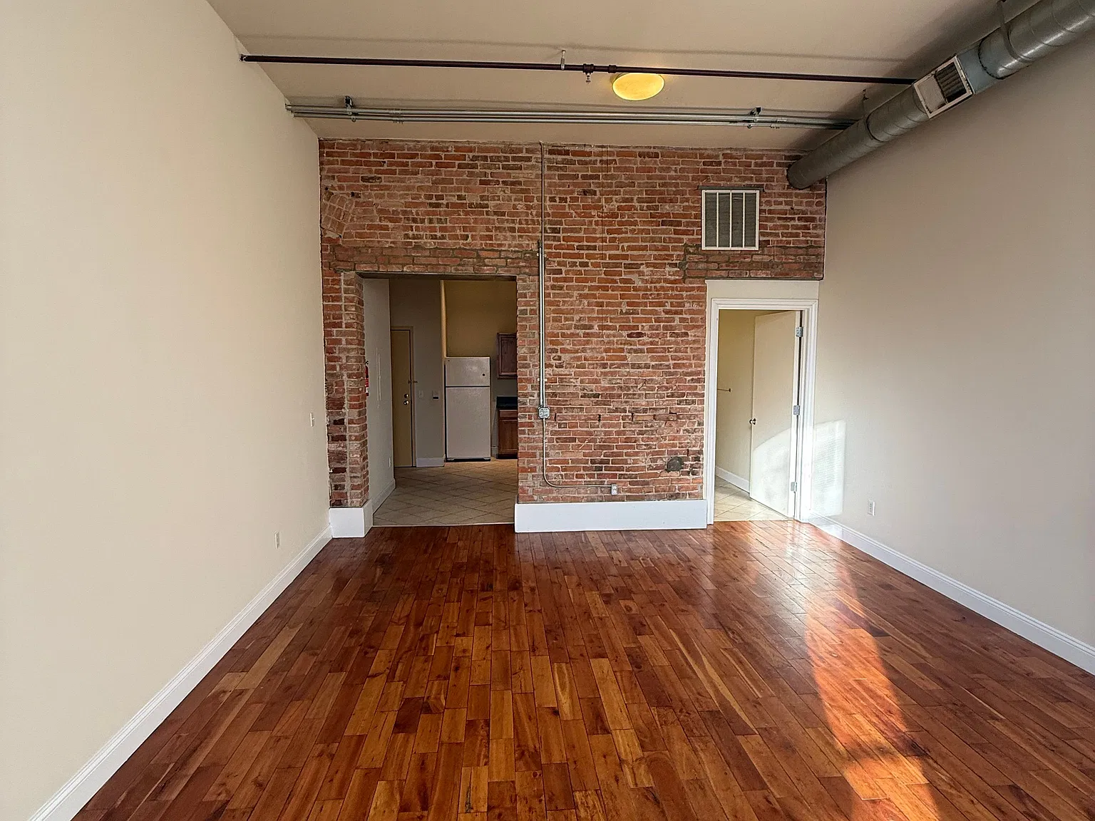 Studio, 555 sqft, $1,150 — Photo 1
