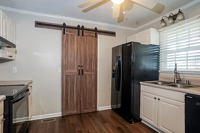 3410 Wentworth Pl — Photo 6