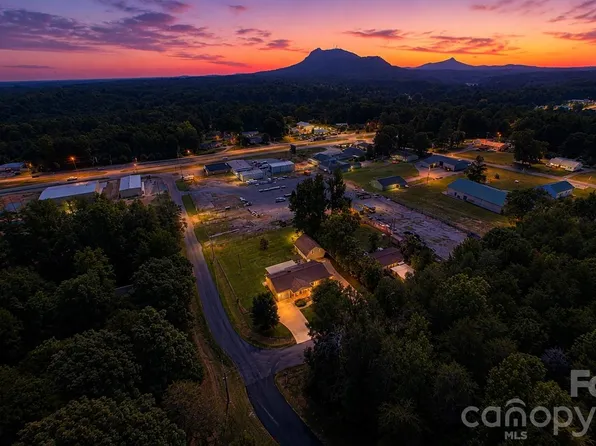 724 Hillcrest Dr, Bessemer City, NC 28016