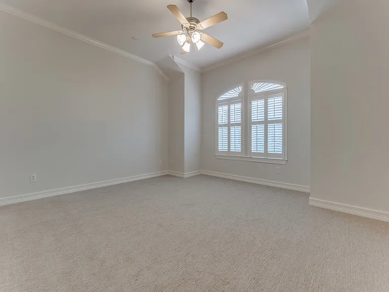 2412 Worthington St — Photo 13