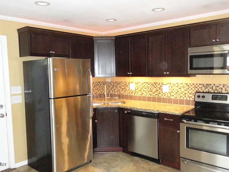 4202 Berkshire Ave — Photo 11