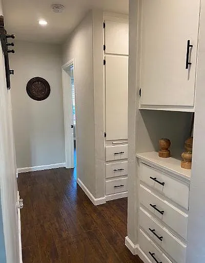 Hallway to bedrooms and bathroom