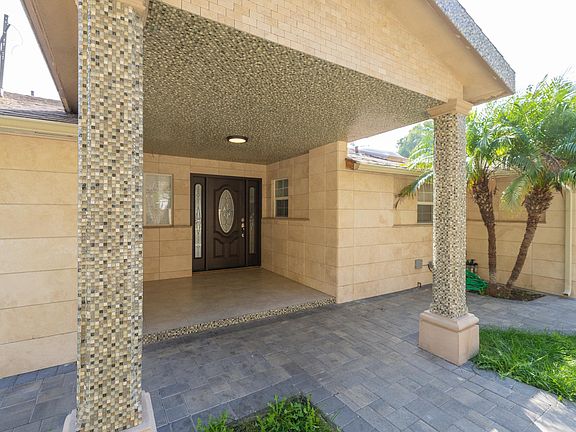 2nd image of 13434 1/2 Chandler Blvd