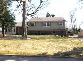 2741 Onagon Trl, Waterford, MI 48328