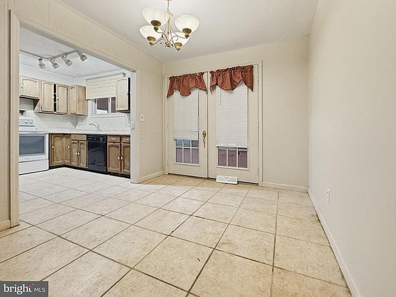 3rd image of 517 Darley Rd