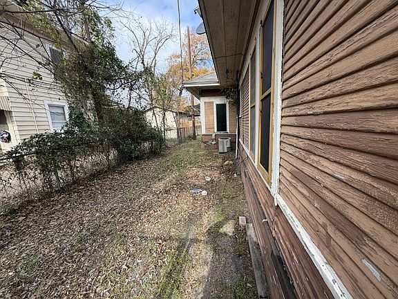 5th image of 203 E Brin St