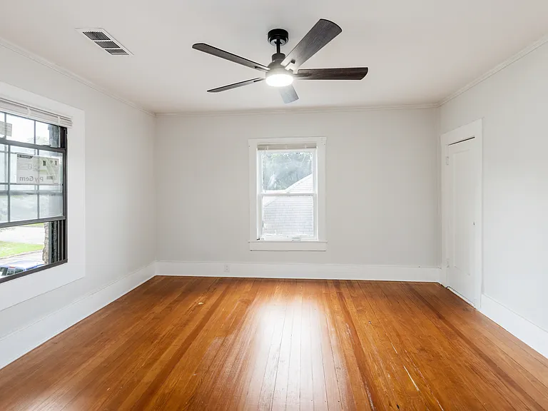 1025 W Walker St — Photo 18