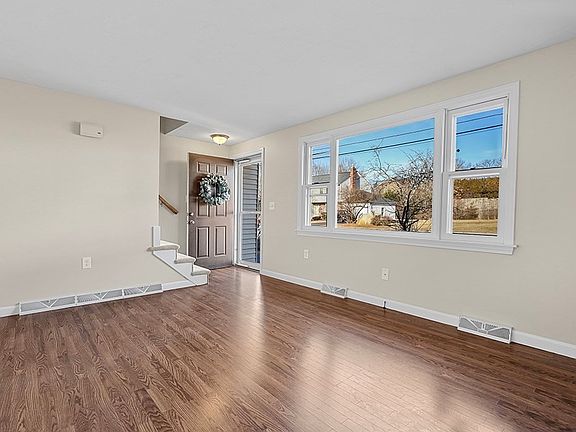 5th image of 23 Buena Vista Dr