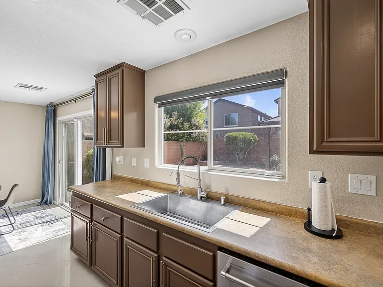 10847 Iona Island Ave — Photo 27