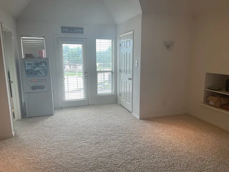 10717 Greenview Ct — Photo 12