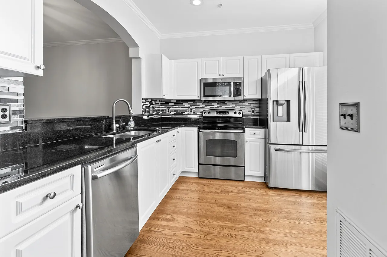 3 bed, 3.5 bath, 1700 sqft, $3,100 — Photo 4