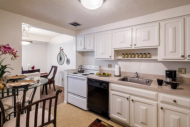 Normandy Towers — Photo 7