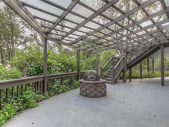 4th image of 15140 Mohawk Cir