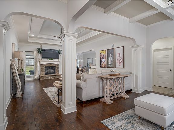 3rd image of 11539 Woodford St
