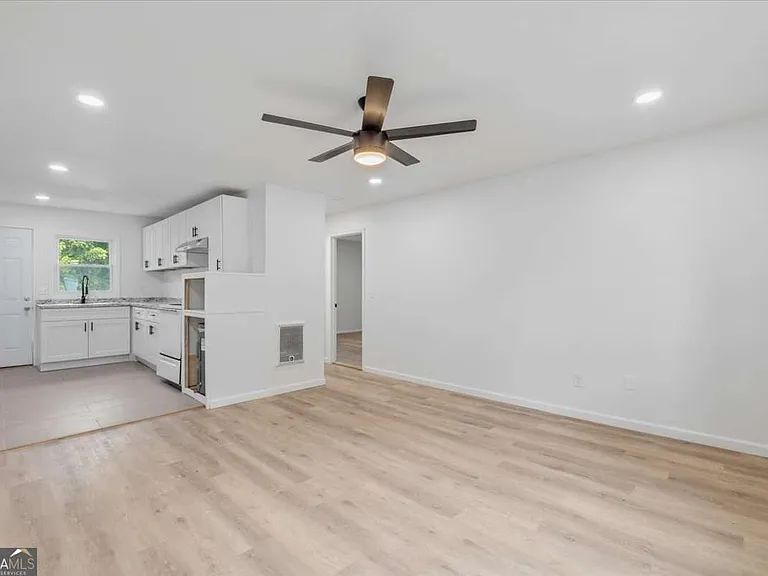 608 N College Dr #3 — Photo 7